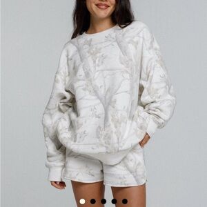 NWT DAIRY BOY Woodland Camo Crewneck size small